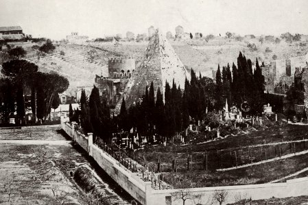 Italienischer Photograph um 1850 - Der protestantische Friedhof und die Cestiuspyramide (Zeno Fotografie) photo