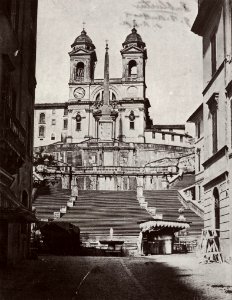 Italienischer Photograph um 1855 - Die Spanische Treppe und SS. Trinità dei Monti von der Via Condotti aus (Zeno Fotografie) photo