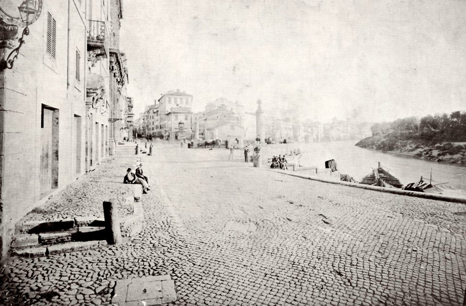 Italienischer Photograph um 1877 - Die Via di Ripetta und der Porto di Ripetta (Zeno Fotografie) photo