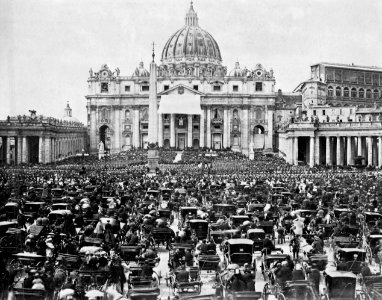 Italienischer Photograph um 1870 - Die Truppen des Kirchenstaates empfangen auf dem Petersplatz in Rom den Segen des Papstes (Zeno Fotografie)