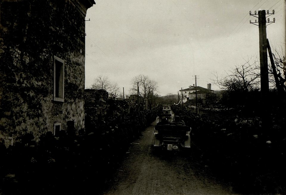 Isonzofrontreise Kaiser Karls I. am 10.4.1917 (BildID 15552177)