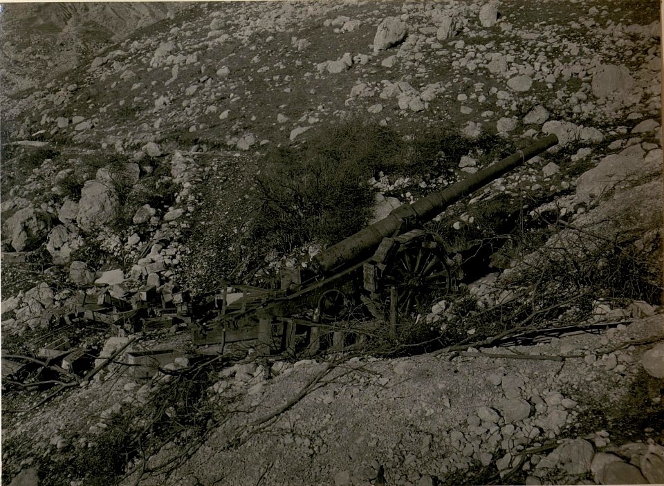 Itl. Artillerie-Stellung bei Pluzne. (BildID 15512357)