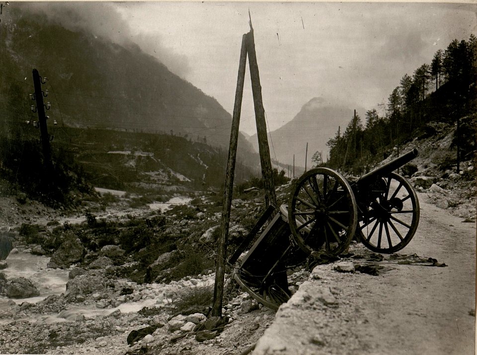Itl.Geschütz a-d.Strasse im Fellatal. (BildID 15506772)