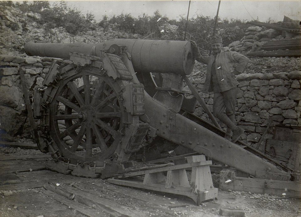 Itl.Geschütz im gutem Zustand.Valona-Tal.Anfang Mai. 1918. (BildID 15664775)
