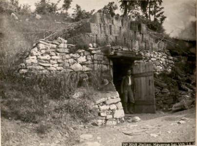 Italien. Kaverne bei Vrh. 1.6.18. (BildID 15618972)