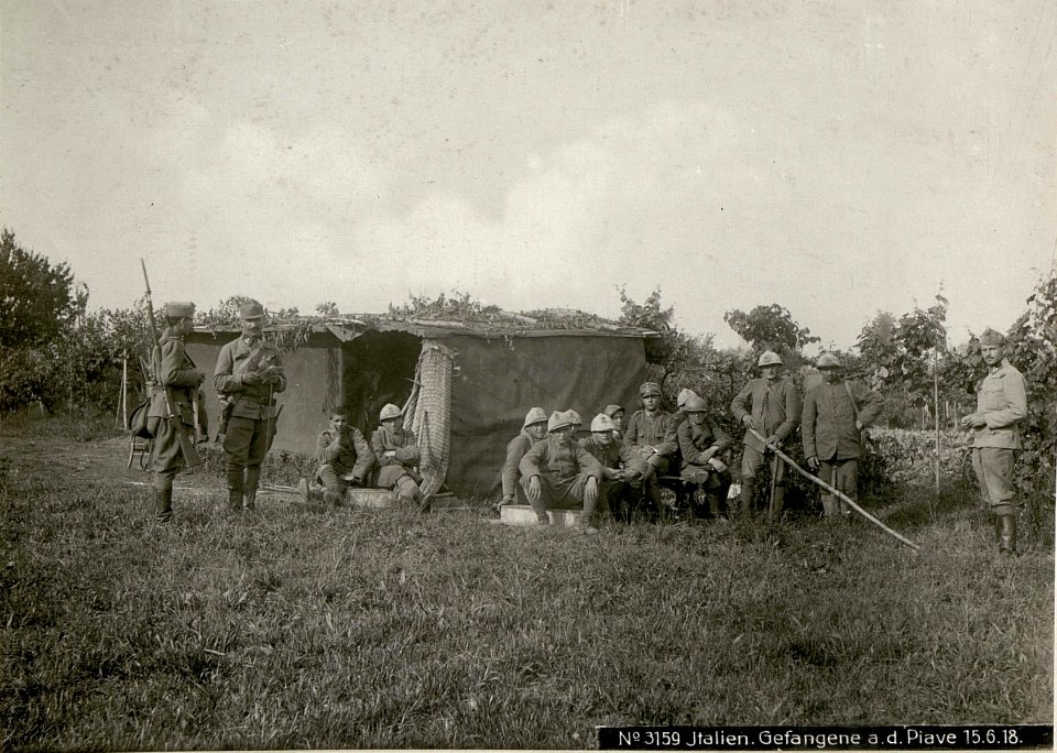 Italien. Gefangene a.d.Piave 15.6.18. (BildID 15619499)