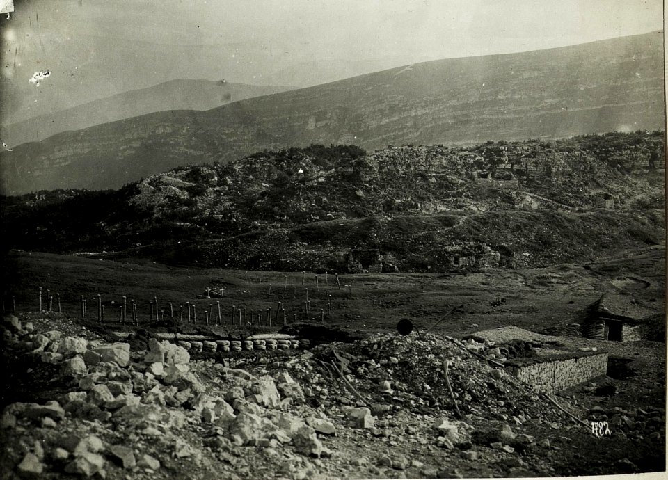 Italienische Stellung am Monte Spil. Gräber gefallener 74er. (BildID 15587693)