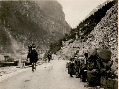 Italienische Flüchtlinge im Raccolana-Tal (BildID 15507556)