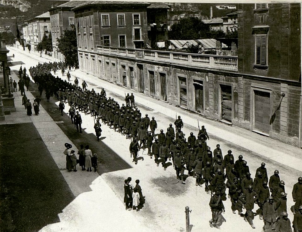 Italienische Gefangenentransporte Trient (BildID 15623159)