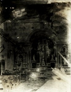 Italienische Granatwirkung in der Kirche von Podgora, 11.9.1915. (BildID 15593898)