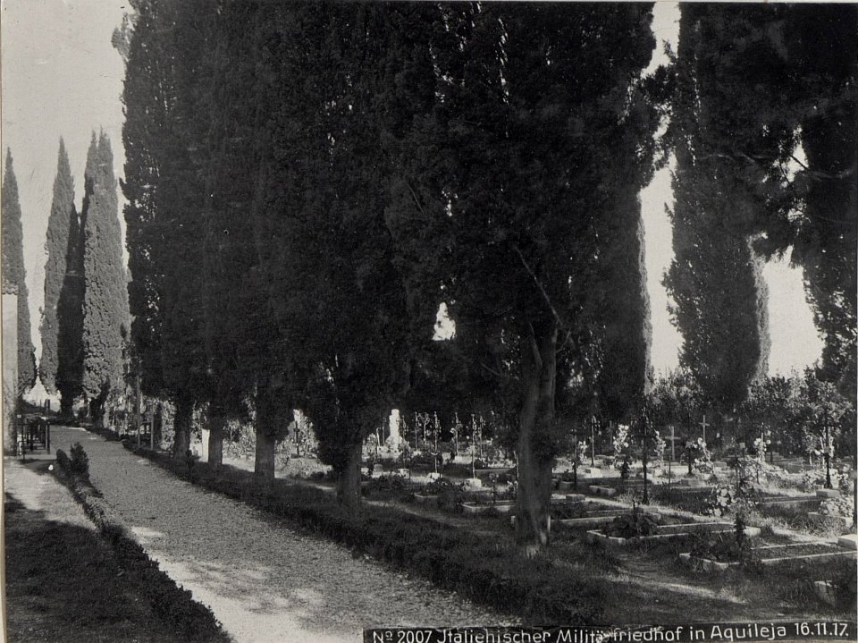 Italienischer Militärfriedhof in Aquileja 16.11.17. (BildID 15610877)