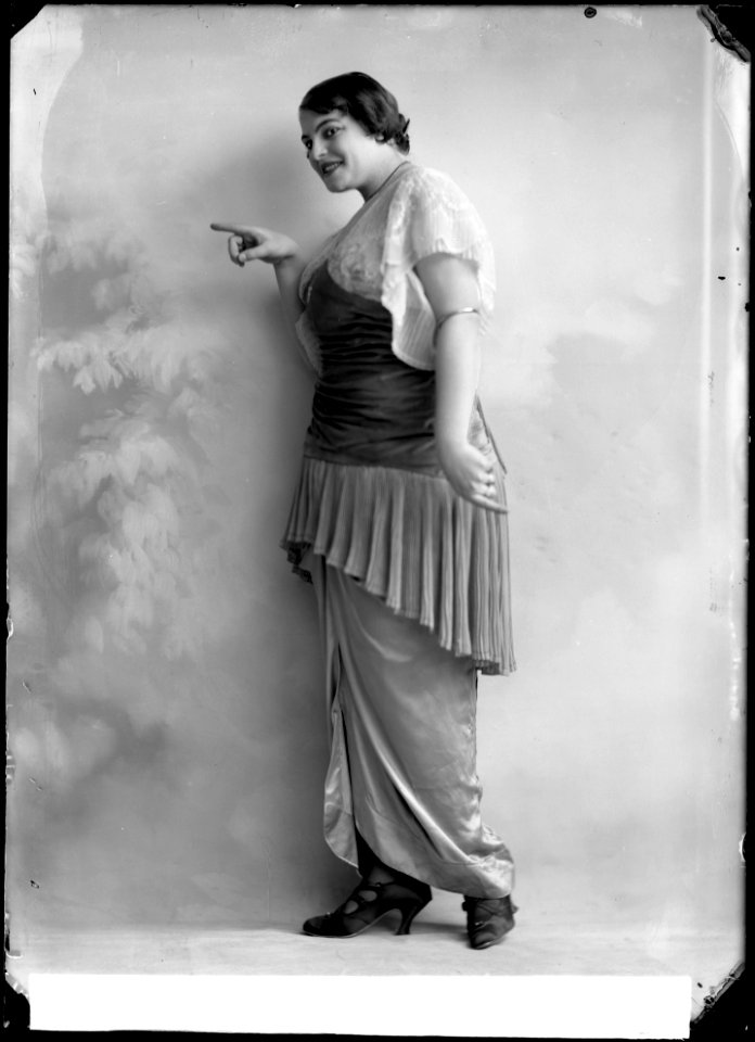 Hansy Petra, singer - SMV - NP034