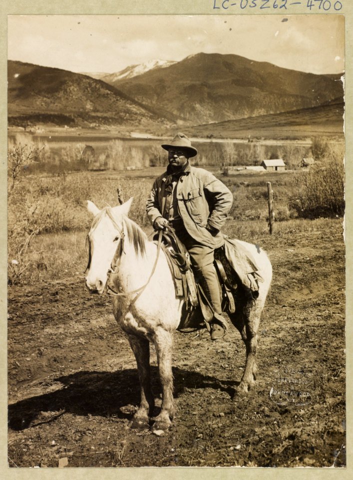 Happy and hardy after his bear hunt - President Theodore Roosevelt returning to Glenwood Springs, Colorado LCCN2011645288