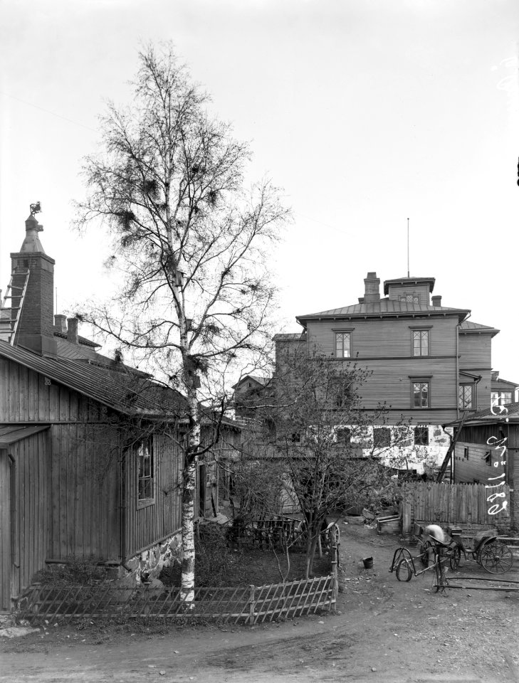 Itäinen Kaivopuisto 19, pihakuva - N1182 (hkm.HKMS000005-km0000mg5n)