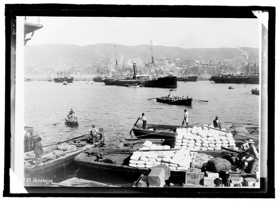 Harbor of Valparaiso, Chile LCCN2016821516