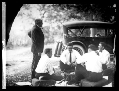 Harding at Ford Camp LCCN2016824193