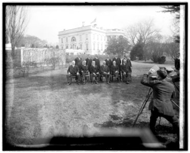 Harding Cabinet group, (White House, Washington, D.C., in background) LCCN2016823707