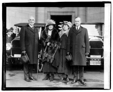 Harding, Mrs. H., Mrs. C. & Coolidge LOC npcc.03634