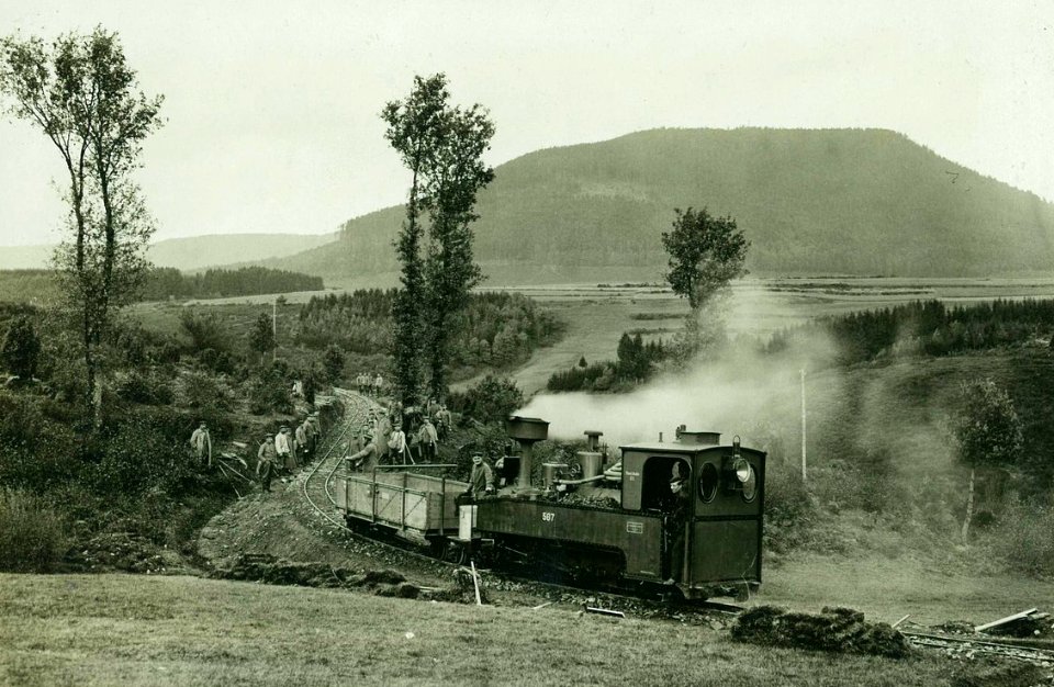 Hantzbahn - Strecke bei km 1,2. Blick auf den Katzenstein (high resolution scan)