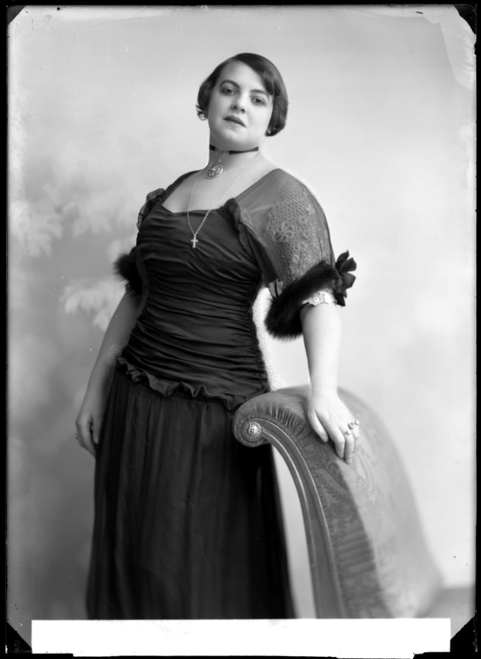 Hansy Petra, singer - SMV - NP033