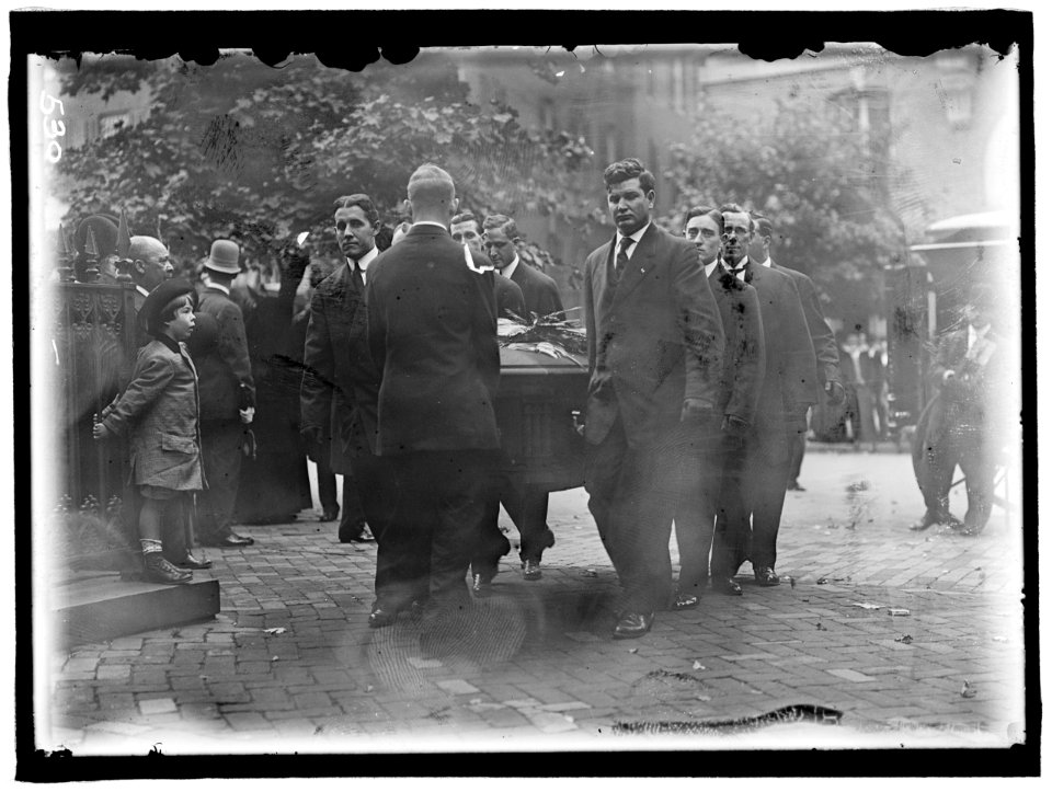 HARLAN, JOHN MARSHALL. ASSOCIATE JUSTICE, U.S. SUPREME COURT, 1877-1910. FUNERAL AT NEW YORK AVENUE PRESBYTERIAN CHURCH. CASKET LCCN2016863429