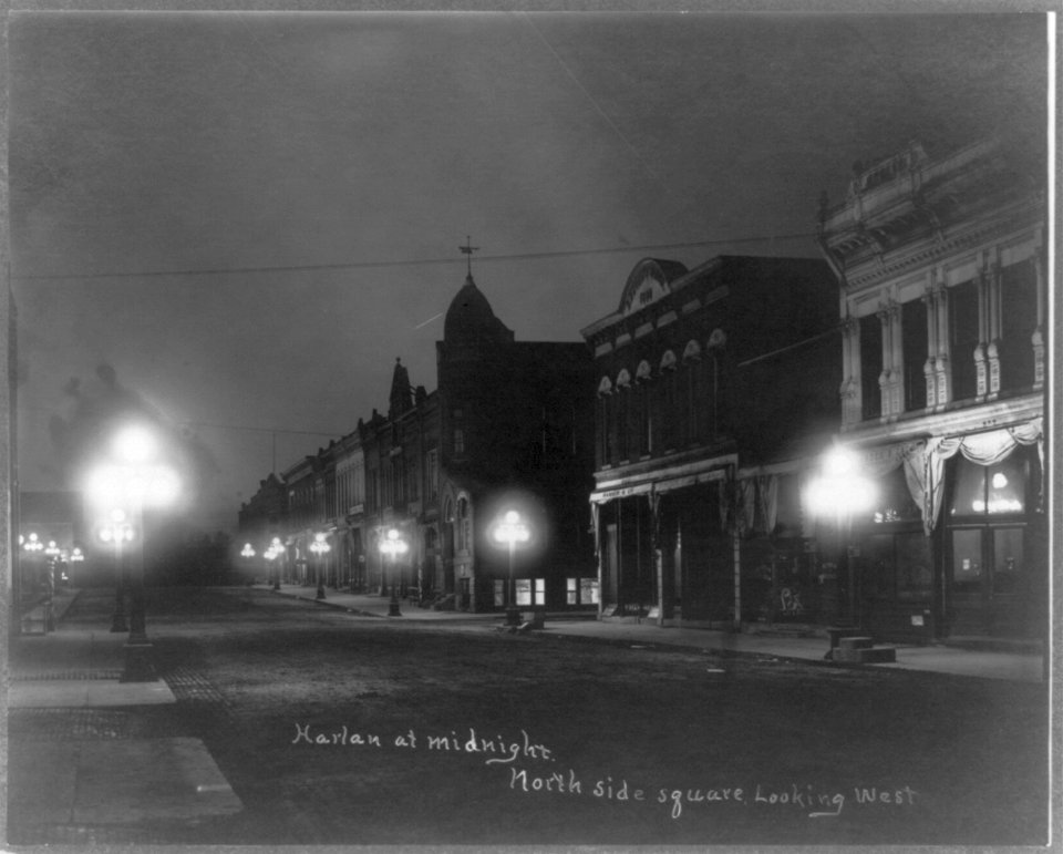 Harlan, (Iowa) at midnight. North side square, looking west LCCN2002715662