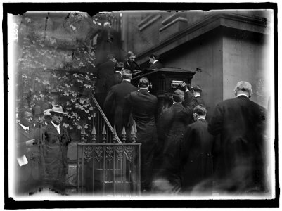 HARLAN, JOHN MARSHALL. ASSOCIATE JUSTICE, U.S. SUPREME COURT, 1877-1910. FUNERAL AT NEW YORK AVENUE PRESBYTERIAN CHURCH. CASKET LCCN2016863427