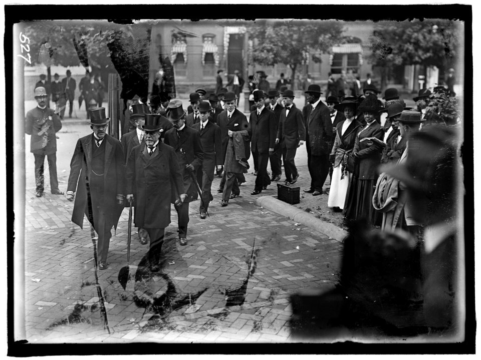 HARLAN, JOHN MARSHALL. ASSOCIATE JUSTICE, U.S. SUPREME COURT, 1877-1910. FUNERAL AT NEW YORK AVENUE PRESBYTERIAN CHURCH. GROUP OF MEN LCCN2016863426