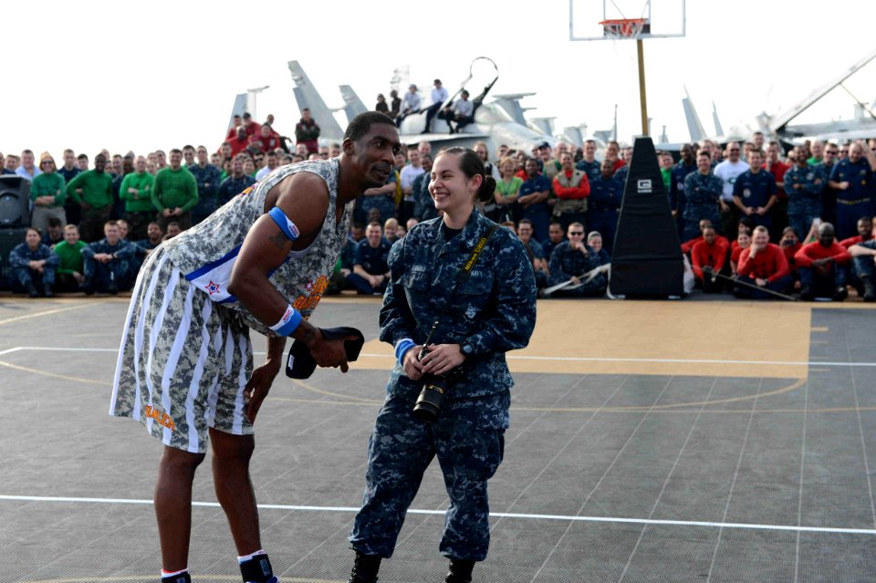 Harlem Globetrotters visit USS John C. Stennis 121207-N-DC740-029