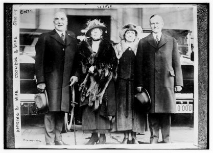 Harding & wife, Coolidge & wife LCCN2014712201