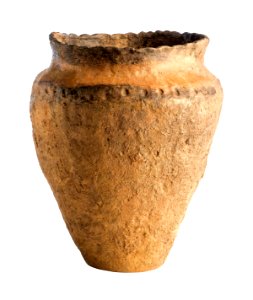 Harpstedturne in handgevormd aardewerk, 800 tot 600 VC, vindplaats- Neerpelt, De Roosen, 1959, grafheuvel IX, collectie Gallo-Romeins Museum Tongeren, GRM 12356