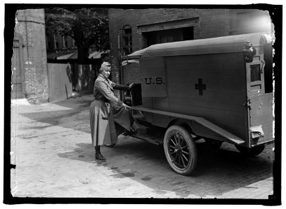 HARRIMAN, MRS. JAMES BORDEN. WITH RED CROSS AMBULANCE LCCN2016868163