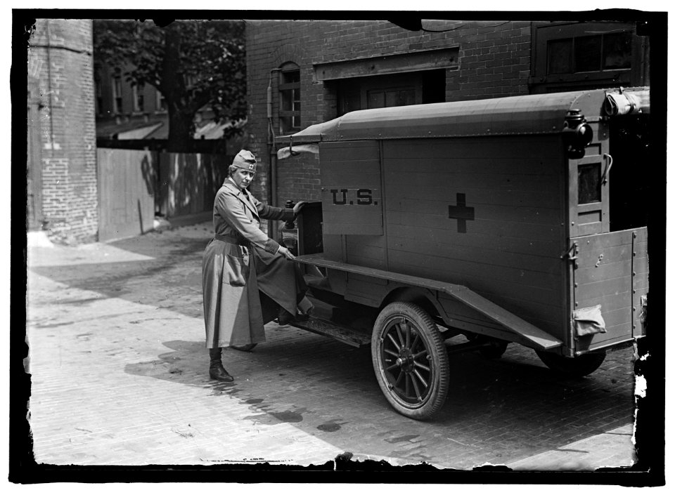 HARRIMAN, MRS. JAMES BORDEN. WITH RED CROSS AMBULANCE LCCN2016868164