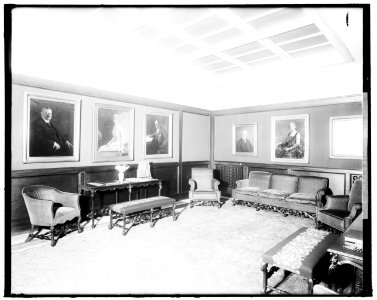 HARRIS & EWING WAITING ROOM LCCN2016861537