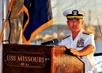Harris lauds Nisei soldiers at Veterans Day ceremony 131111-N-WF272-005