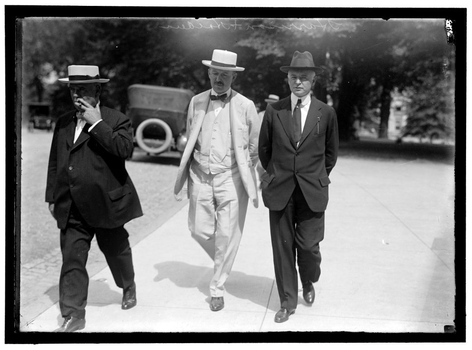 HARRISON, FAIRFAX, PRESIDENT, SOUTHERN RAILWAY SYSTEM; CHAIRMAN, SPECIAL COM. ON NATIONAL DEF., AMERICAN RAILWAY ASSOCIATION, 1918. RIGHT, WITH HALE HOLDEN LCCN2016867465