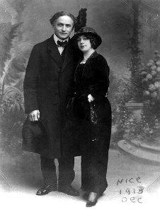 Harry and Beatrice Houdini in Nice, France, full-length portrait, standing, facing front LCCN96519227 photo