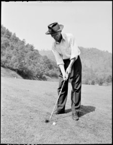Harry Fain, coal loader, putting on one of the greens of the golf course. Inland Steel Company, Wheelwright ^1 & 2... - NARA - 541428