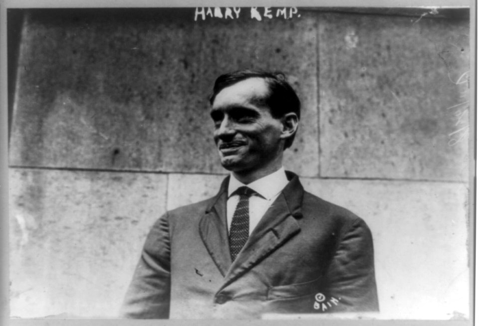 Harry Kemp, half-length portrait, facing left LCCN96511094