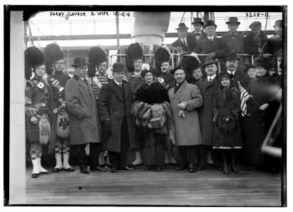 Harry Lauder and wife, 12-12-14 LCCN2014703613