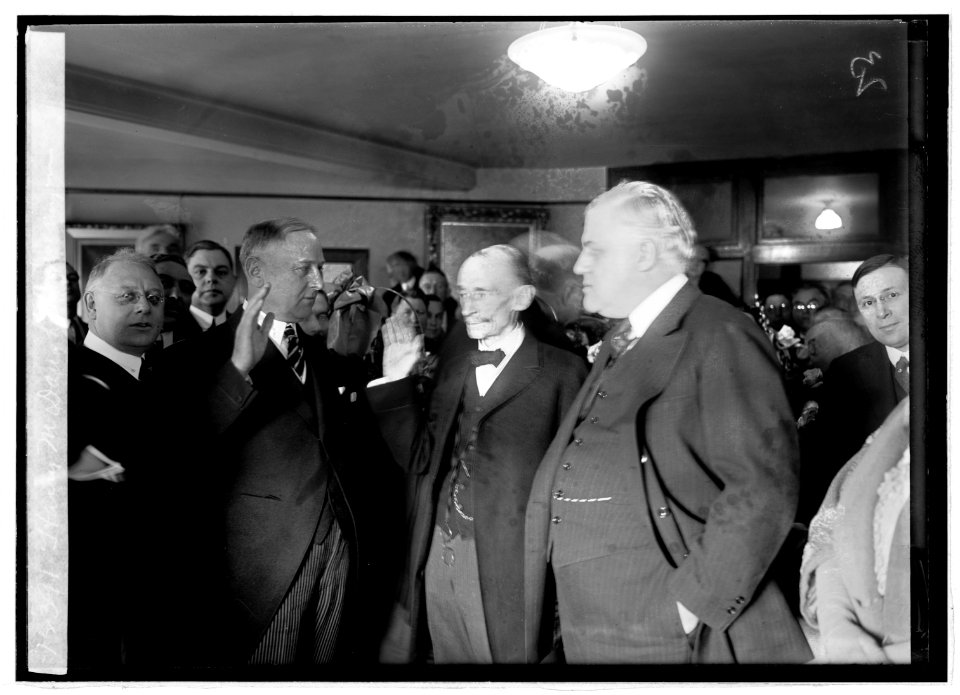 Harry M. Daugherty swearing in, (3-5-21) LCCN2016844986