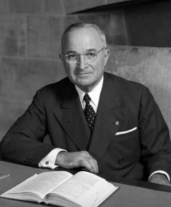 Harry S Truman - NARA - 530677 (2)