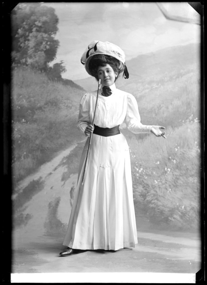 Harriet Bosse in Mannen och hans överman at Svenska teatern 1907 - SMV - NB100