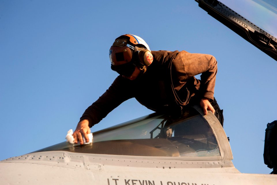 HARRY S. TRUMAN (CVN 75) 131109-N-LH273-103 (10772808193)