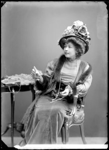 Harriet Bosse in Mrs Dot at Svenska teatern 1909 - SMV - NB104