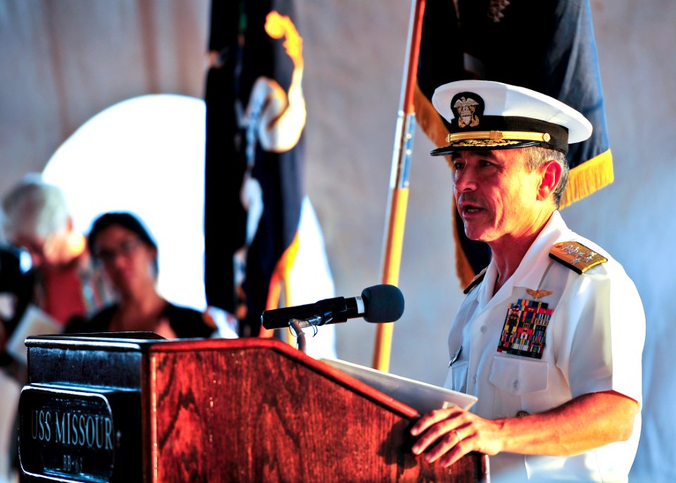 Harris lauds Nisei soldiers at Veterans Day ceremony 131111-N-WF272-008