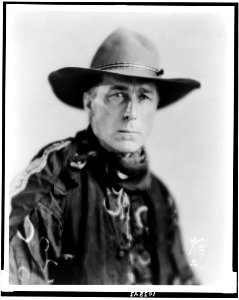 William S. Hart, half-length portrait, facing slightly right, in cowboy outfit) - Hoover Art Co., L.A LCCN91738540