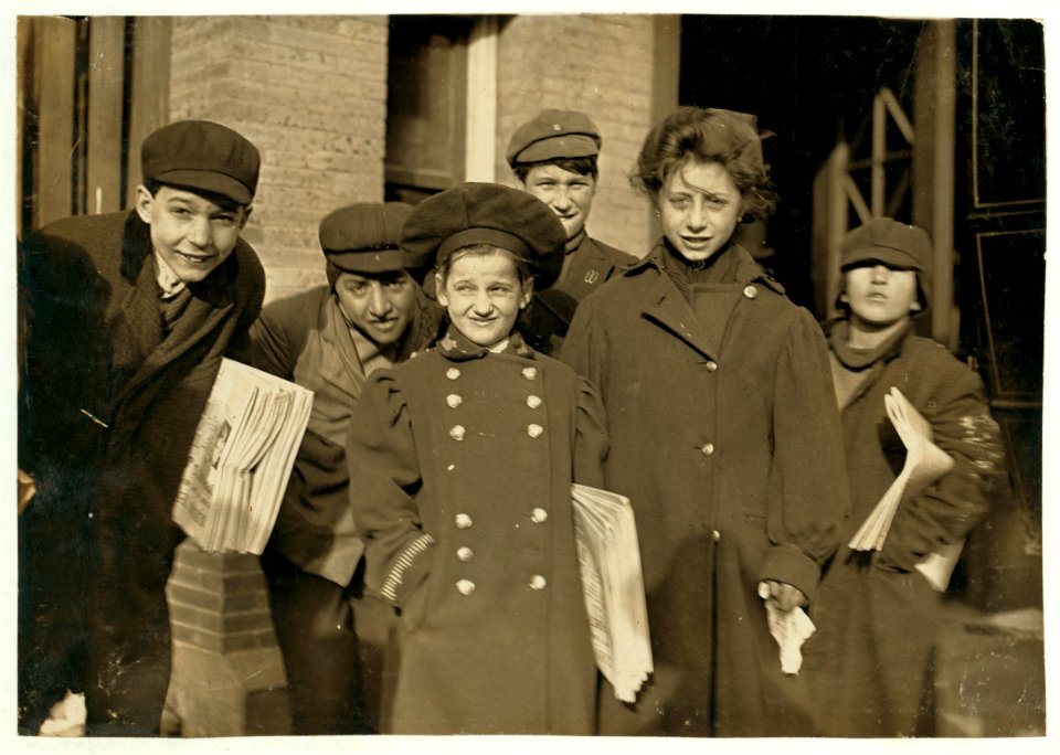 Hartford newsboys and girls. Girl in middle, Nellis, is 9 years old. See label on photo 640. (Caption -640- A 9 year old newsgirl in Hartford, Conn. She sold later than this sometimes. Been LOC nclc.03300