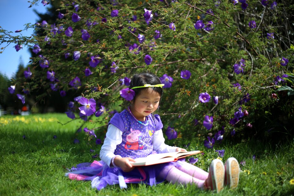 Smart little girl cute kid auckland botanic garden