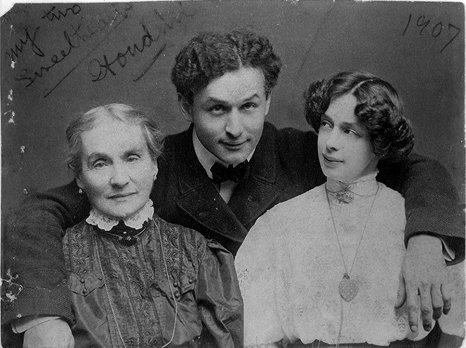 Harry Houdini with his wife Beatrice and mother Cecilia Steiner Weiss, half-length portrait LCCN96518798